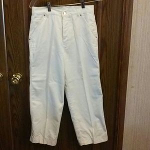 Forenza white carpenter capris size 6